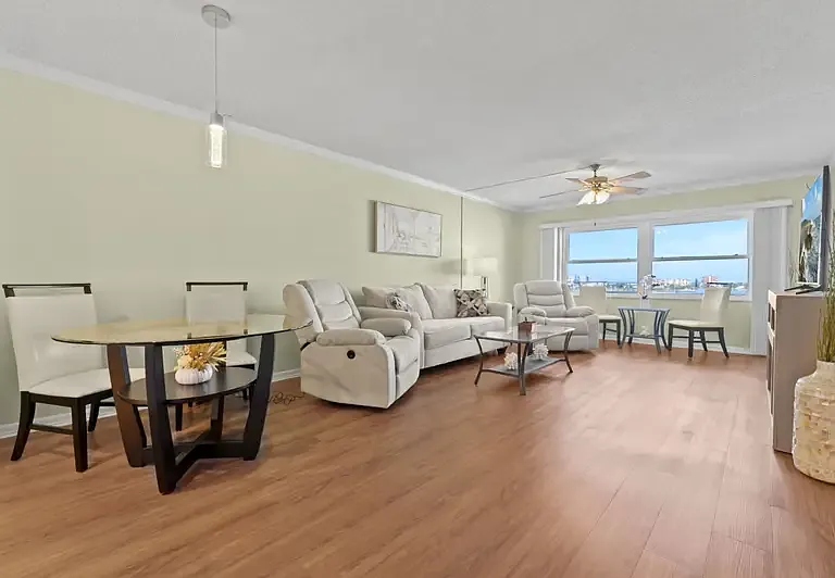 4550 Cove Cir #704 — Photo 1