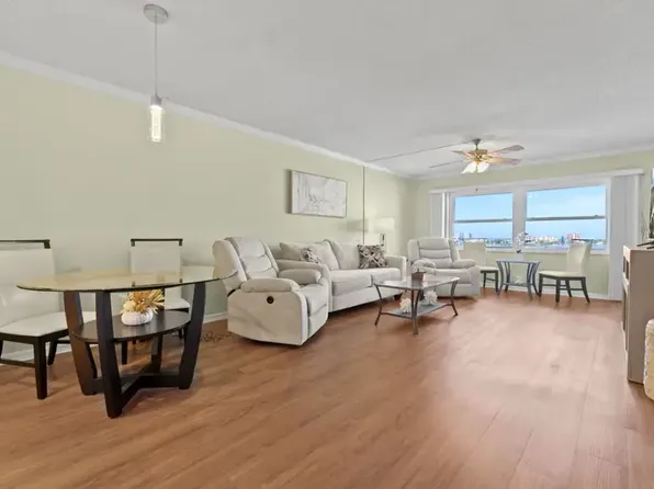 4550 Cove Cir, Saint Petersburg, FL