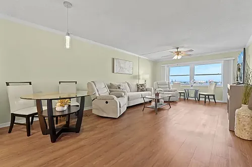 4550 Cove Cir Photo 1