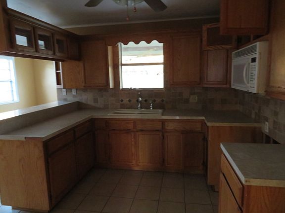 3rd image of 1046 S Illinois St