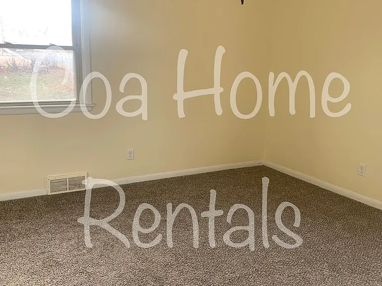 1028 N Westview Dr — Photo 4