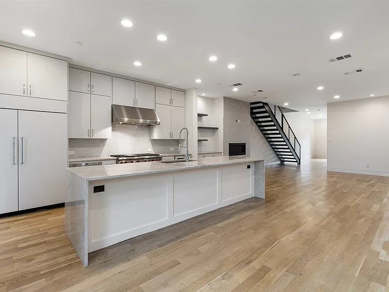 3526 Asbury St — Photo 34