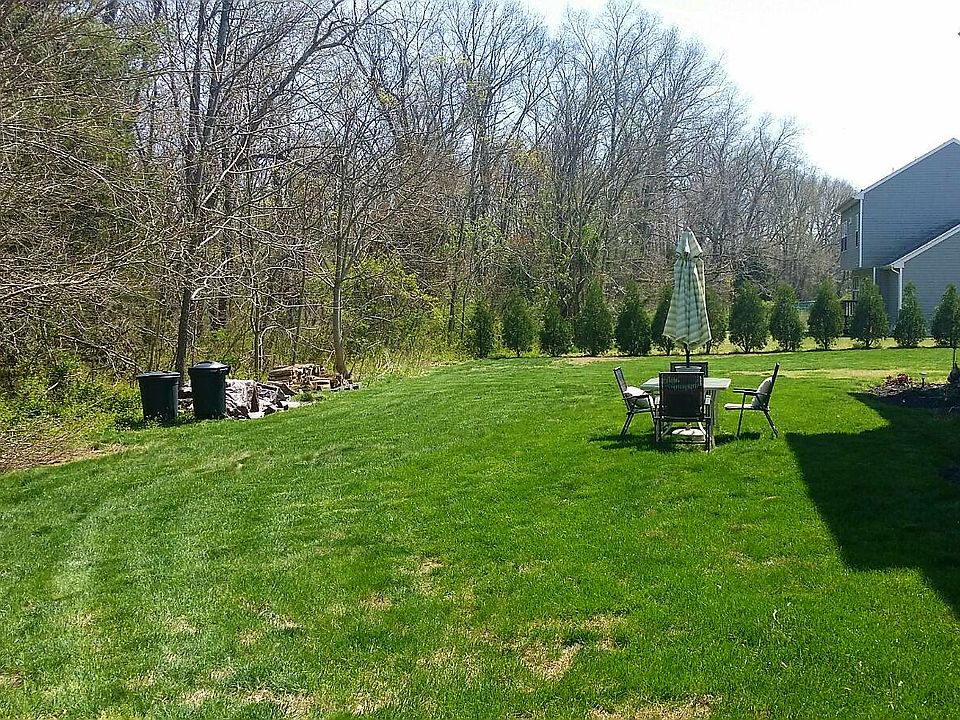 2nd image of 425 Caroline Ln