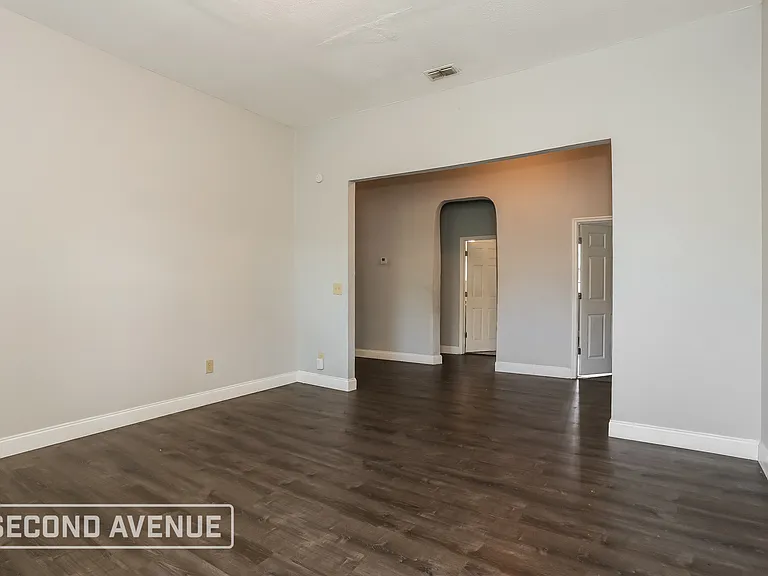 1619 Whitner St — Photo 3