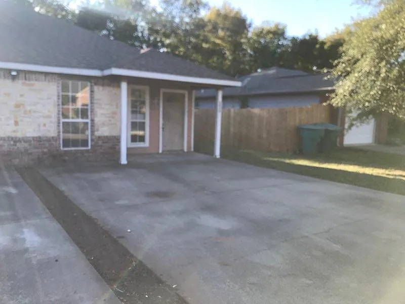 3116 Versaille Dr
