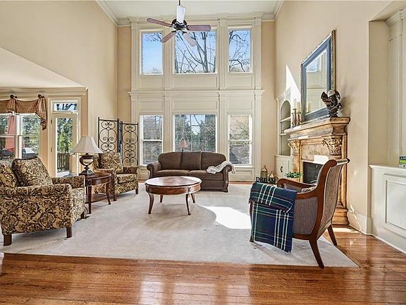 4th image of 4026 Palisades Main NW
