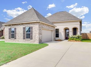 104 Elmwood Meadows Dr, Lafayette, LA 70506