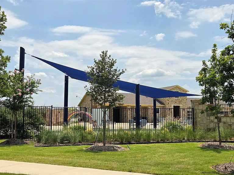 1007 Marigold St — Photo 11
