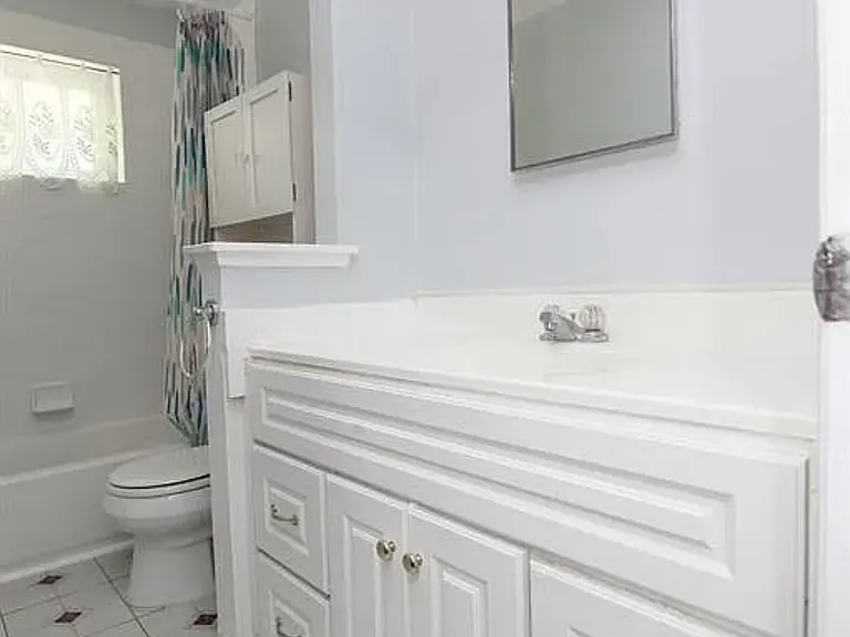 24320 Cunningham Ave — Photo 10