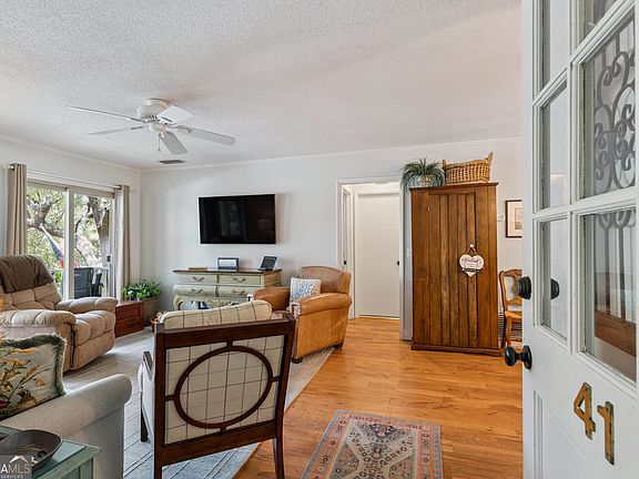 3rd image of 800 Mallery St APT 41