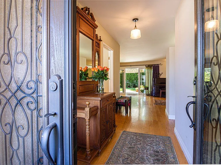 6706 Capistrano Ave — Photo 3