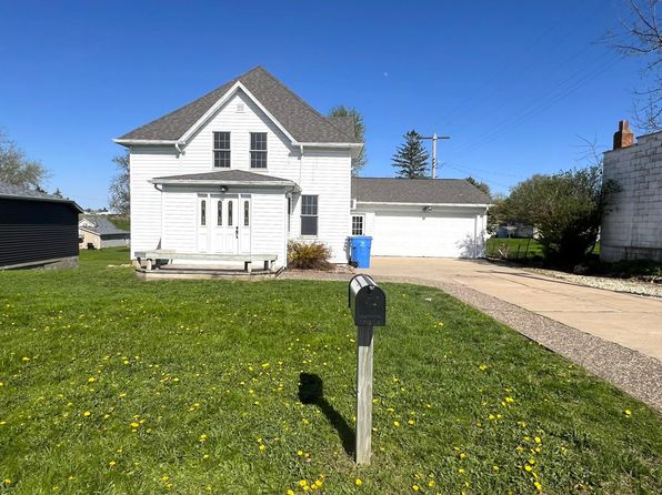21 1st St SE, Altura, MN 55910