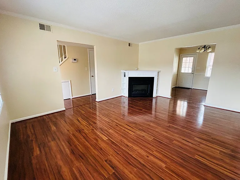 4725 Tower Rd — Photo 7