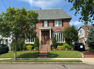 211 Beach 144th St, Far Rockaway, NY 11694