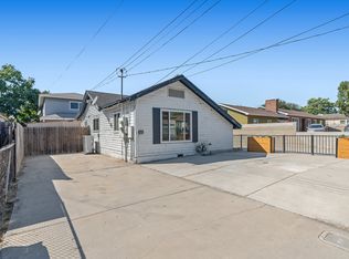 3241 N Park Ln, Long Beach, CA 90807
