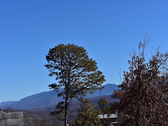 3rd image of 556 Edgewood Dr Lot 0394