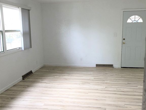 2nd image of 415 Terry Ave #1