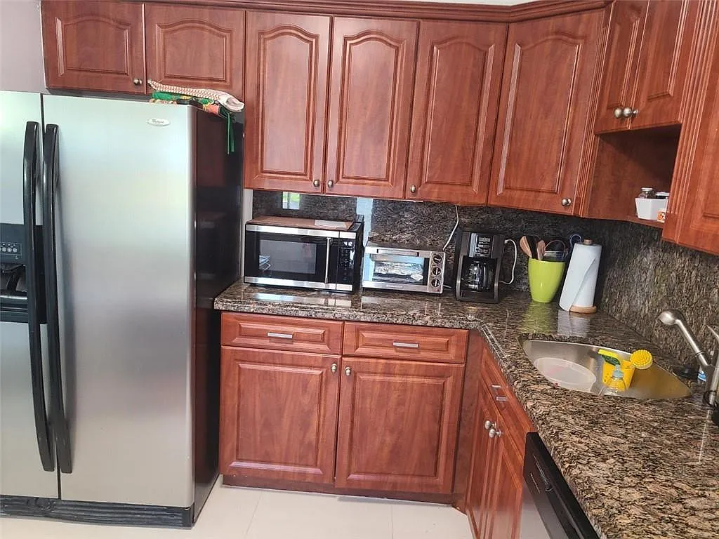 2 bed, 2.0 bath, 1064 sqft, $2,100 — Photo 1