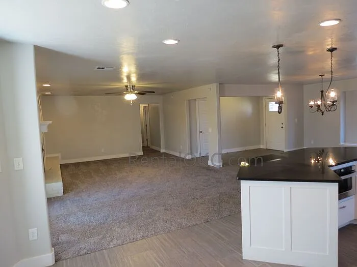 5320 N Drexel Blvd — Photo 7