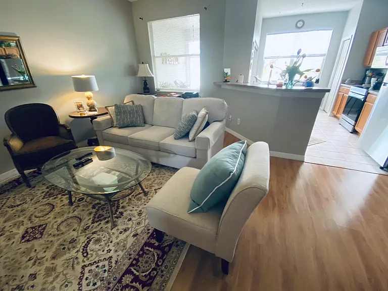 639 Vallance Way NE — Photo 5