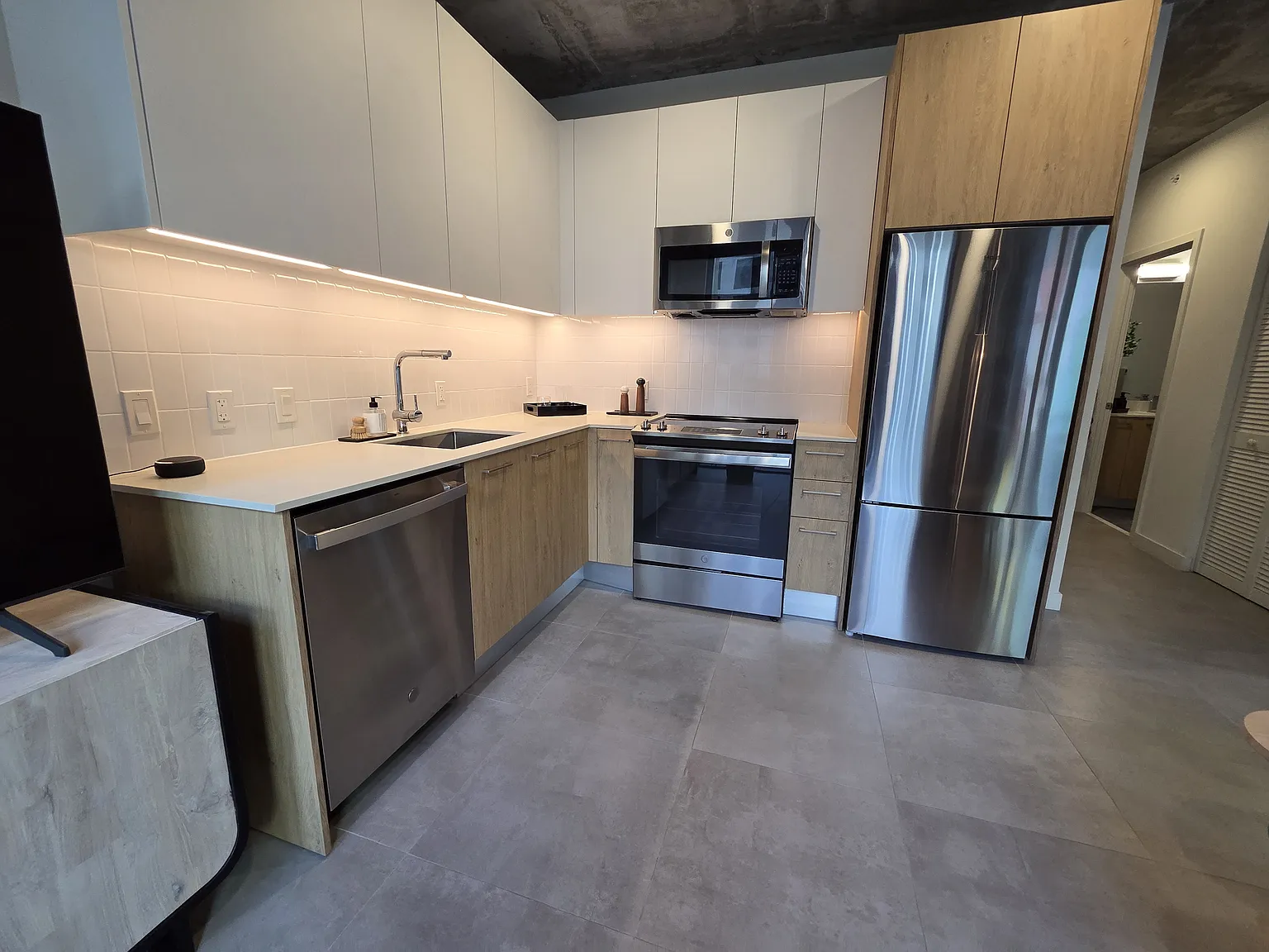 Studio, 560 sqft, $2,240 — Photo 1