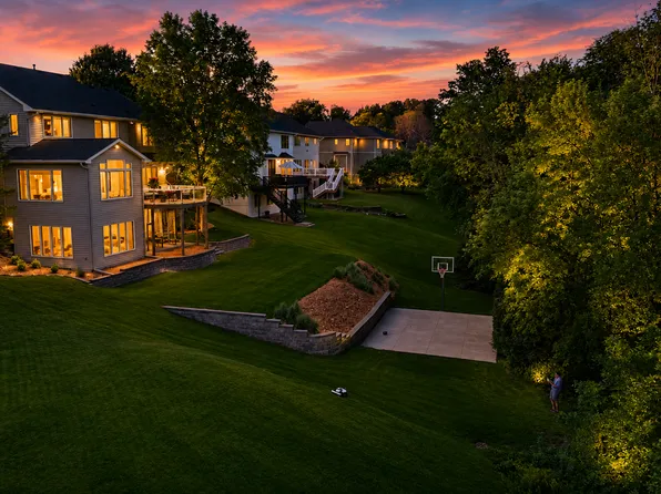 9353 Shetland Rd, Eden Prairie, MN 55347