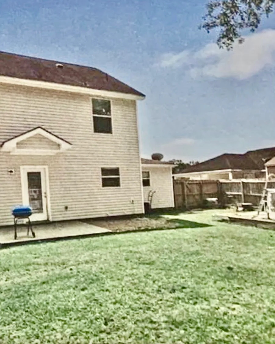 3 bed, 2.5 bath, 1482 sqft, $1,800 — Photo 2