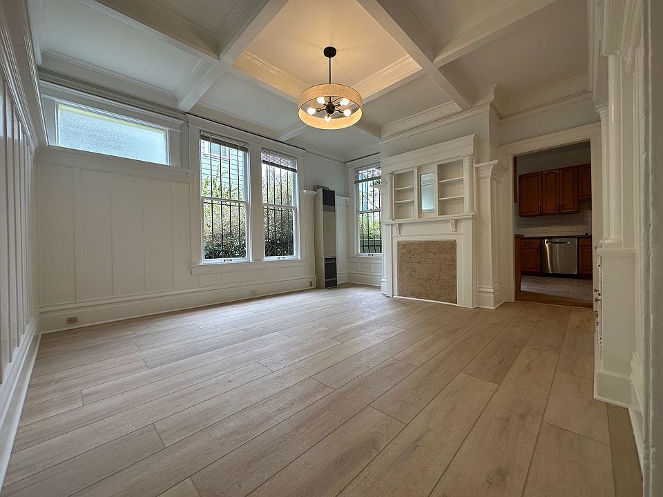 1st image of 1025 Oak St #1025B
