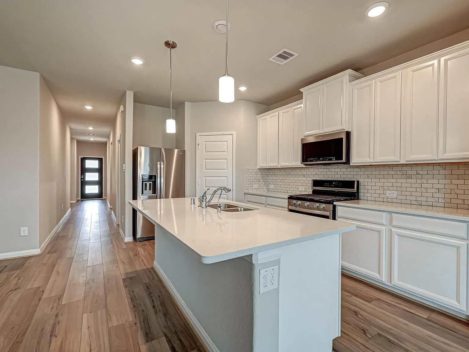 3 bed, 1688 sqft, $2,200 — Photo 1
