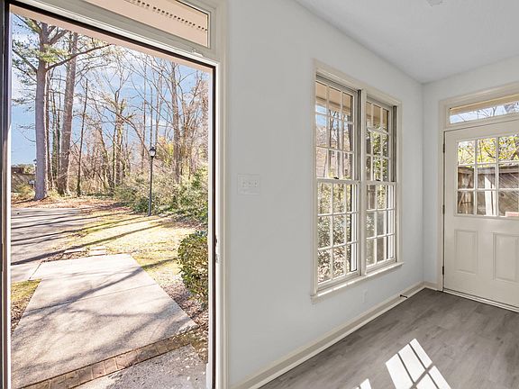 4th image of 10 Forest Oaks Dr