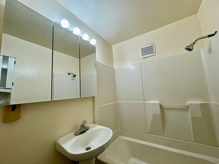 723 NW 5th St — Photo 19