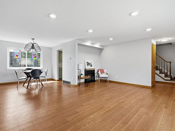 3rd image of 10448 Dale Cir