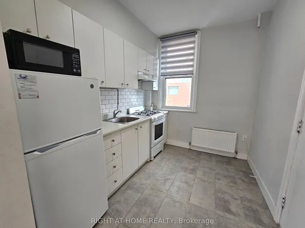 437 Spadina Ave, Toronto, ON