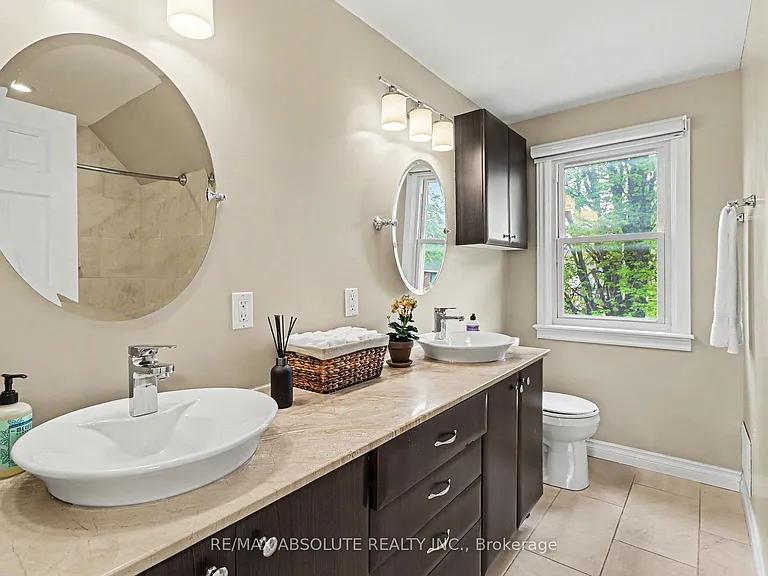 805 Smyth Rd — Photo 20