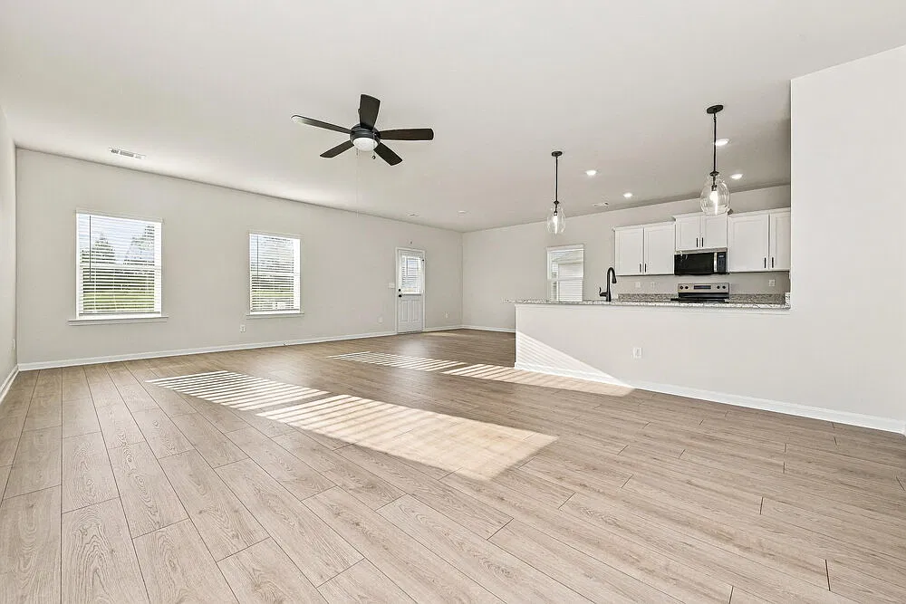 4 bed, 2.5 bath, 2384 sqft, $2,460 — Photo 4