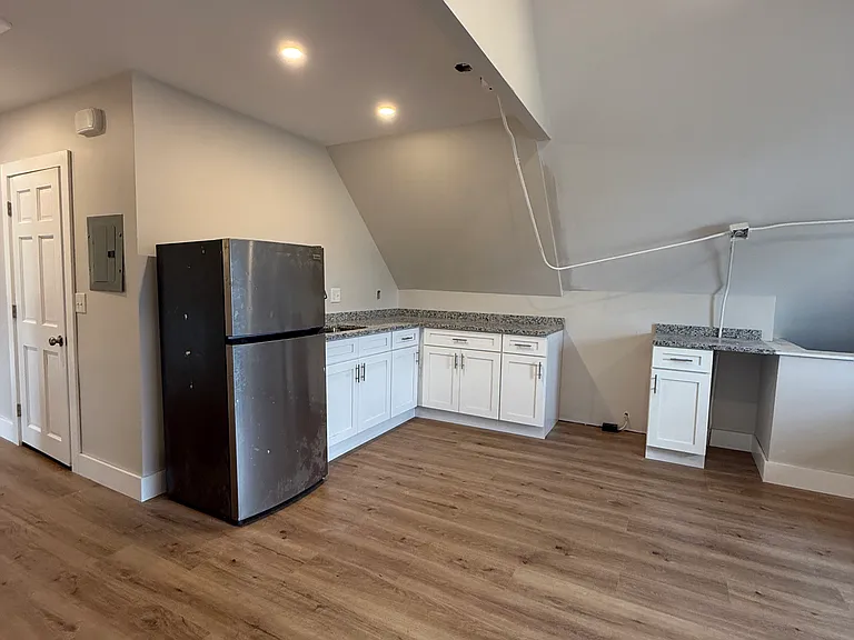 209 Central Ave #4 — Photo 2