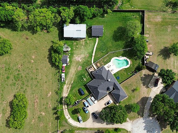 3rd image of 4200 Jennifer Ln