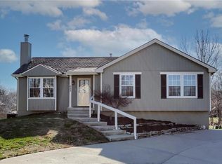 623 SW Creek Ridge Dr, Grain Valley, MO 64029