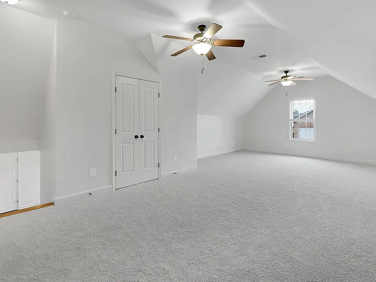 402 Lucy Cir — Photo 33