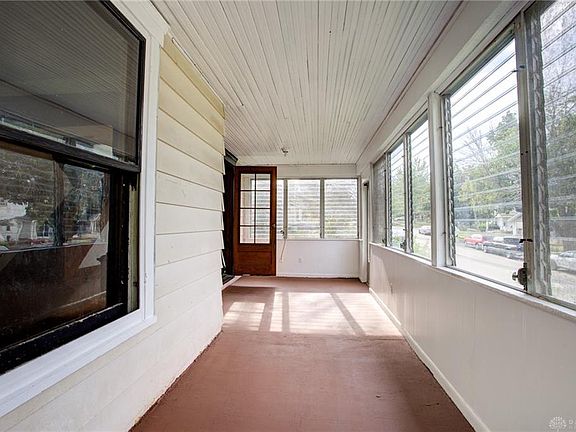 4th image of 216 Pointview Ave