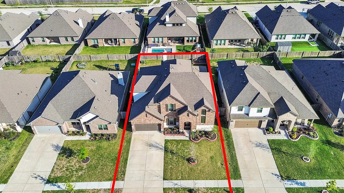 Building Photo - 818 Kingwood Dr