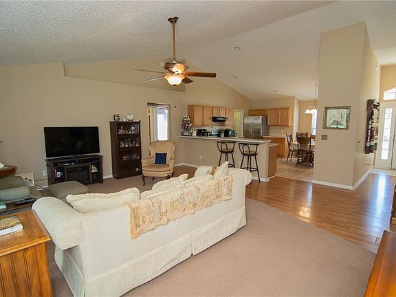 3rd image of 2590 Fair Oaks Dr