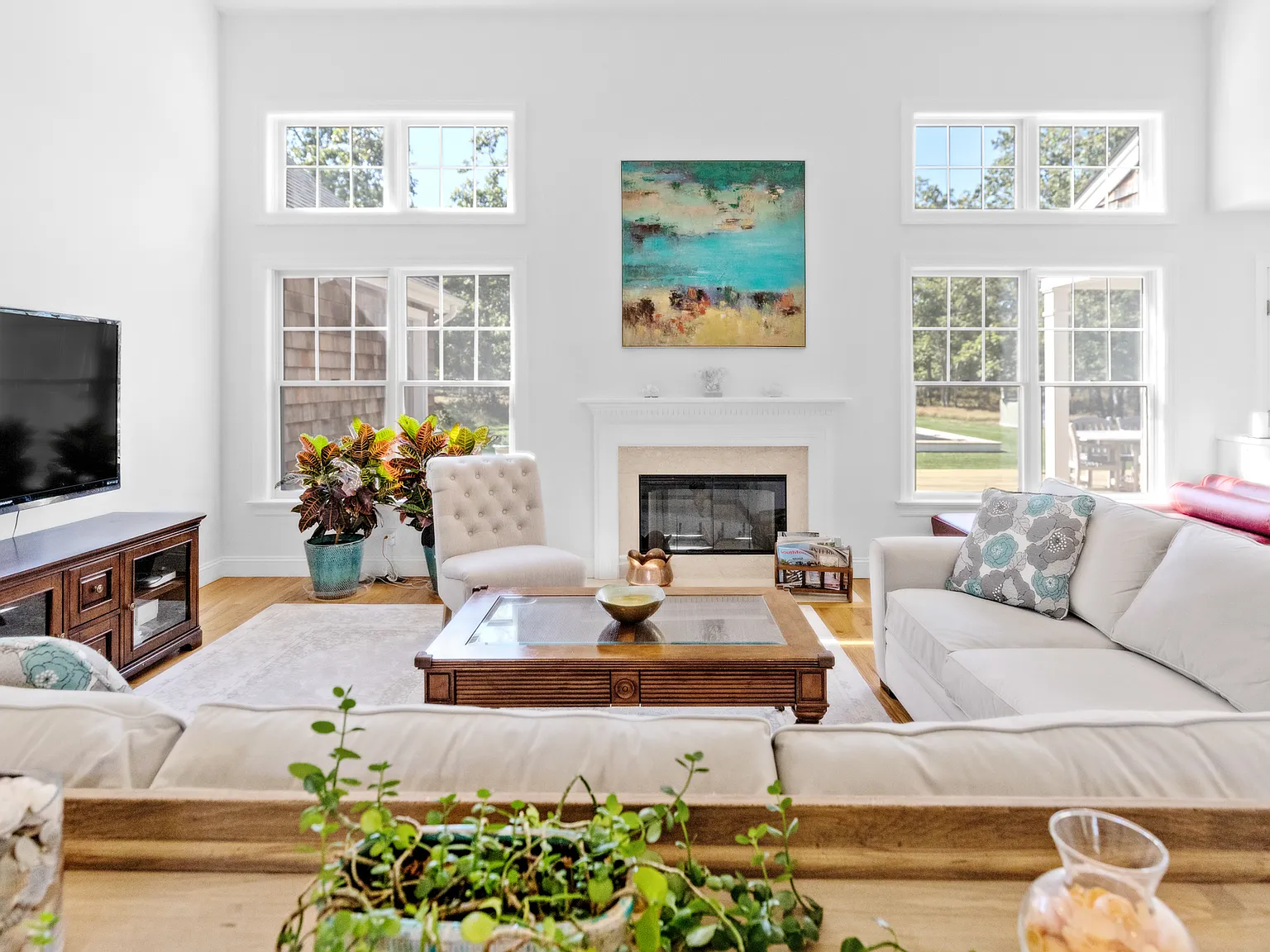 Amazing Four Bedroom Traditional — Photo 4