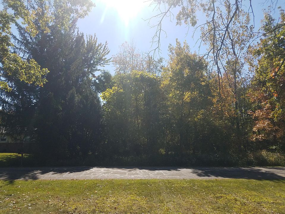 2nd image of 176 Summit Glen Dr SW