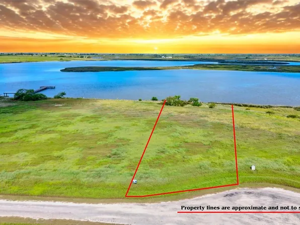 Bay Dr, Palacios, TX 77465