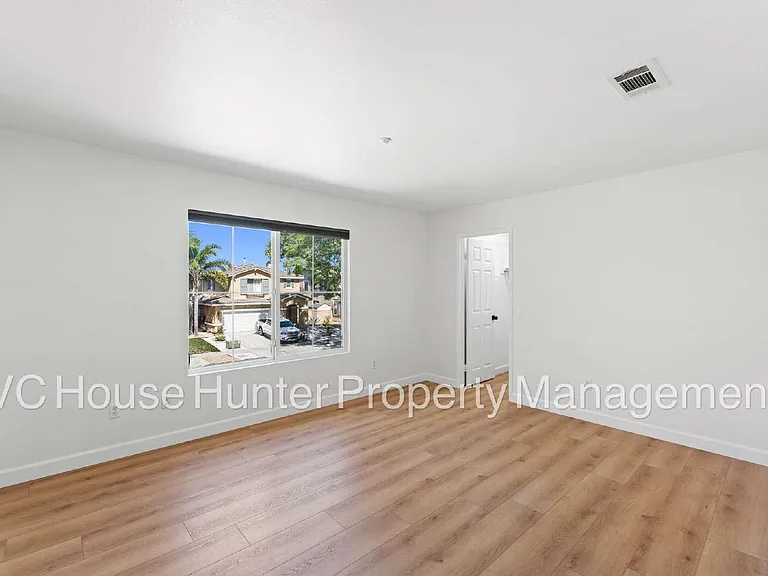 708 Entrada Dr — Photo 24