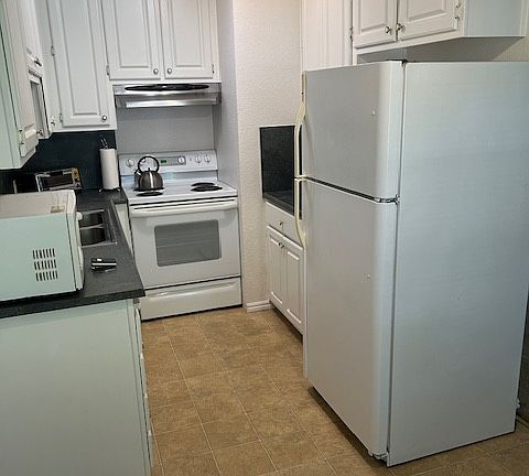3rd image of 1740 Richmond St #7