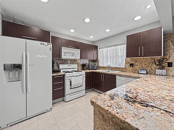 3rd image of 10491 SW 122nd Ct
