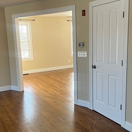 3rd image of 8 Vista Cir