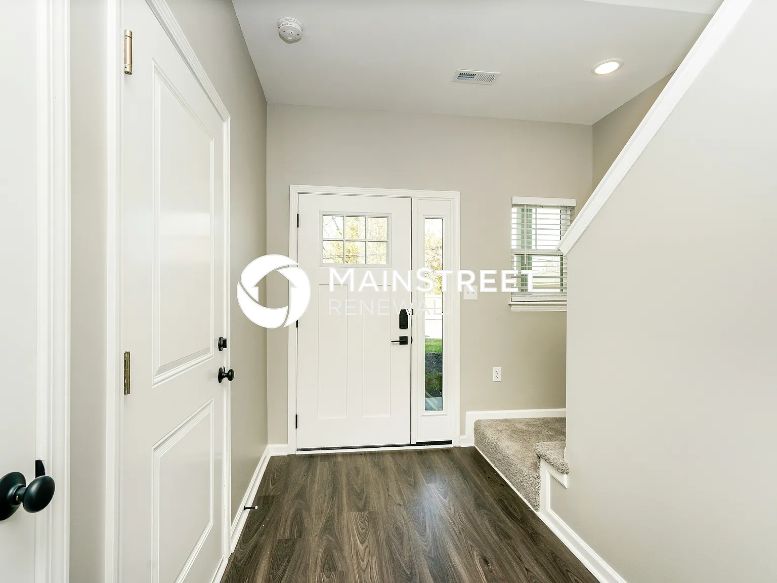 2053 N Sarah Dr — Photo 3